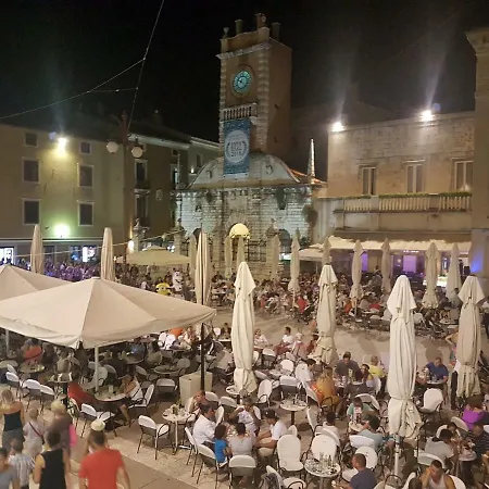 Agora * Ζαντάρ