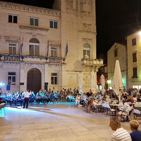 Agora * Ζαντάρ