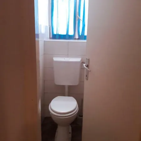 Agora *